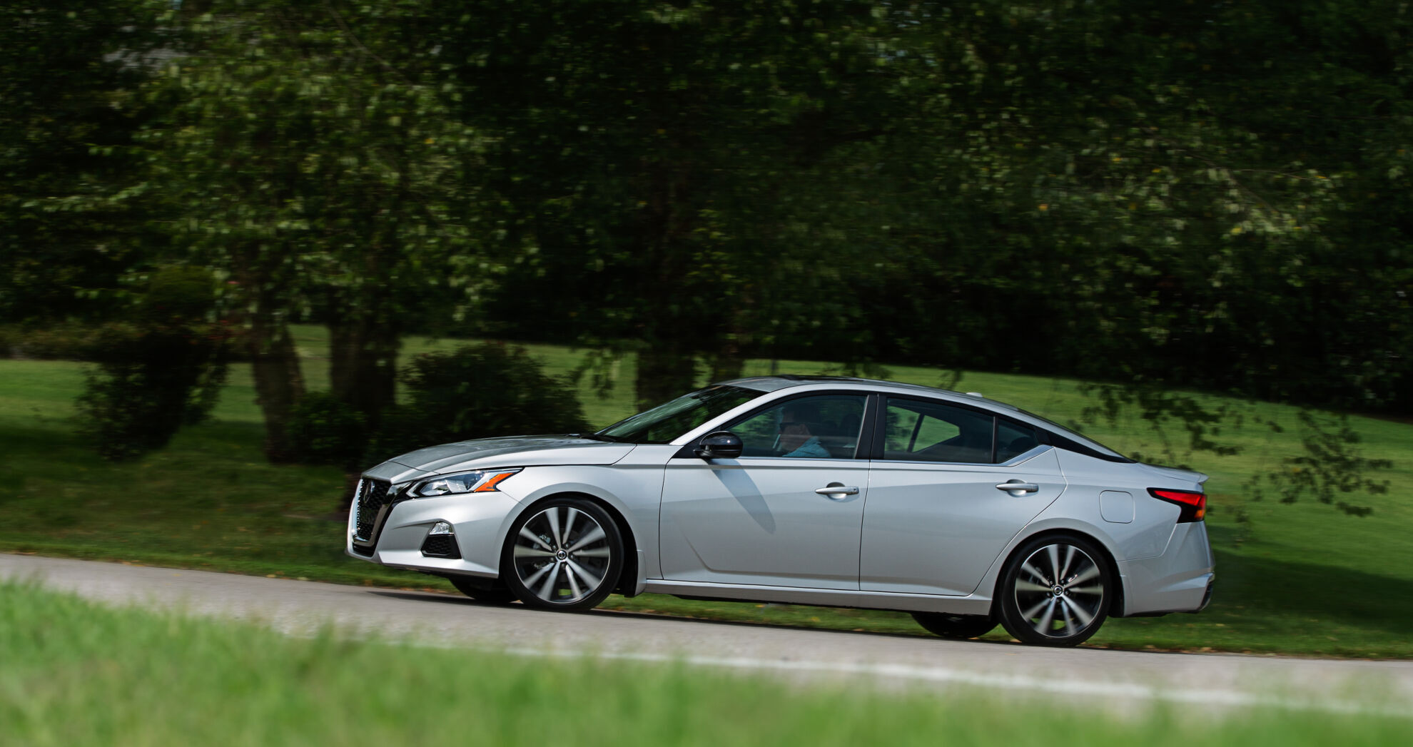 2022 Nissan Altima-04.jpg